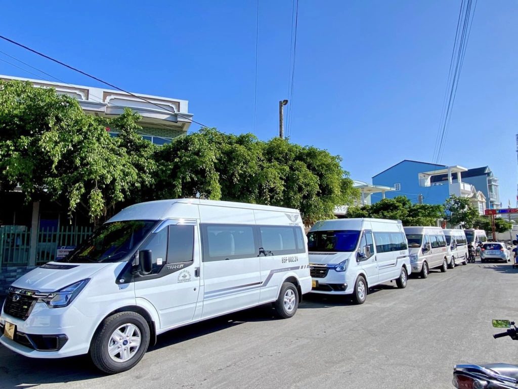 Dàn xe Ford Transit 16 chỗ của Việt Long Car