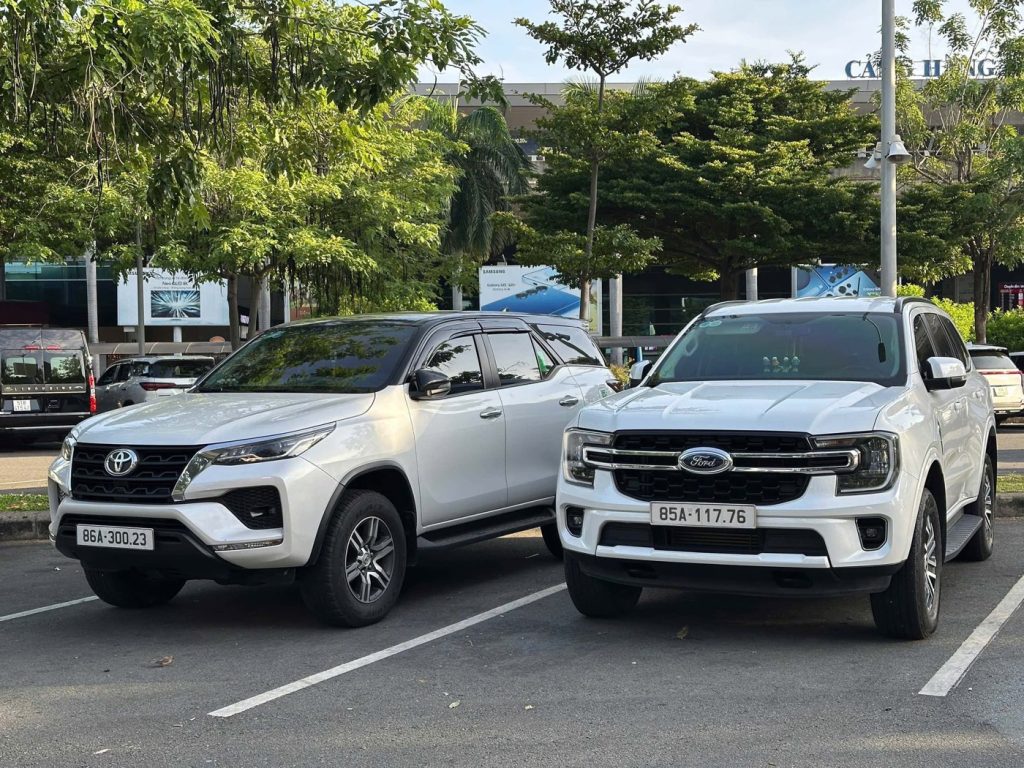 Toyota Fortuner và Ford Everest 7 chỗ của Việt Long Car